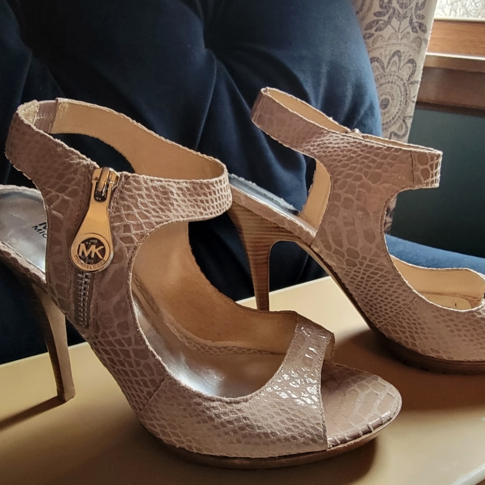 Michael Kors Belinda Sandal sz 8